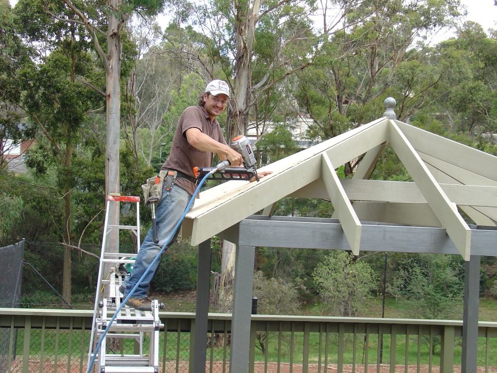 Platform at a good height for building the gazebo roof Gerden gazebo platform at a good height for roofing